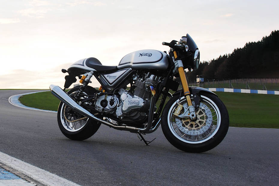 Norton Commando 961 Cafe Racer STD BS6