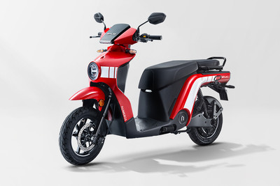 न्यूमेरोस डिप्लोस मैक्स Front Left Quarter View