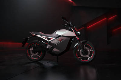 Ola Roadster दाईं ओर का दृश्य