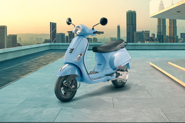 Vespa LX 125 Front Left Quarter View Vespa LX 125 Front Left Quarter View
