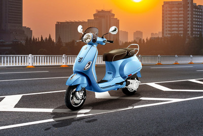 Vespa Elegante 125 Front Left Quarter View