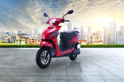 PURE EV ETrance Neo Front Left Quarter View