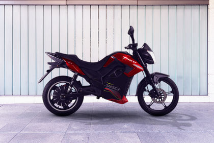 PURE EV eTryst 350 Side Profile View (Right) PURE EV eTryst 350 Side Profile View (Right)