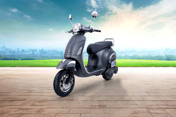 PURE EV Epluto 7G Front Left Quarter View PURE EV Epluto 7G Front Left Quarter View