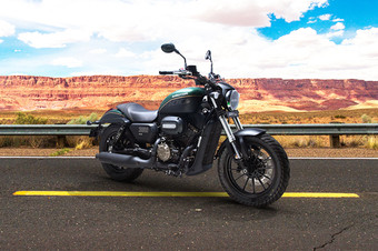 क्यूजे मोटर एसआरवी 300 क्यूजे मोटर एसआरवी 300