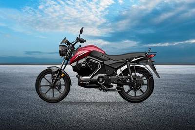 Revolt RV BlazeX बाएं ओर का दृश्य
