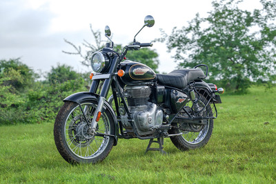 Royal Enfield Bullet 350 Front Left Quarter View Royal Enfield Bullet 350 Front Left Quarter View