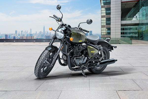 Royal Enfield Shotgun 650 Front Left Quarter View Royal Enfield Shotgun 650 Front Left Quarter View
