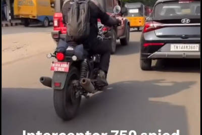 Royal Enfield Interceptor 750 पीछे का दृश्य