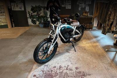 Royal Enfield Flying Flea C6 सामने का बायाँ दृश्य