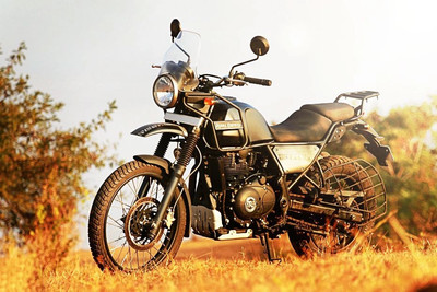 Royal Enfield Himalayan BS4 Front Left Quarter View