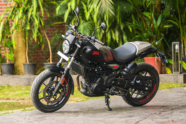 Royal Enfield Guerrilla 450 Front Left Quarter View Royal Enfield Guerrilla 450 Front Left Quarter View