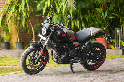 Royal Enfield Guerrilla 450 Front Left Quarter View
