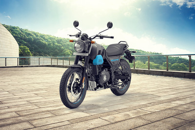 रॉयल एनफील्ड स्क्रैम 411 Front Left Quarter View