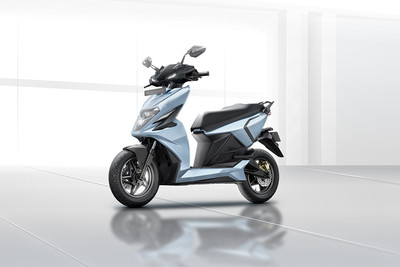 सिंपल डॉट वन Front Left Quarter View