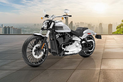 2024 Harley Davidson Breakout Front Left Quarter View