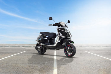 Super Eco S 2 Front Right Quarter View Super Eco S 2 Front Right Quarter View