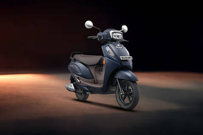 Suzuki Access 125 Front Right View