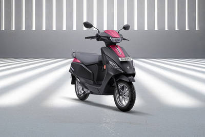 Suzuki e Access Front Right View