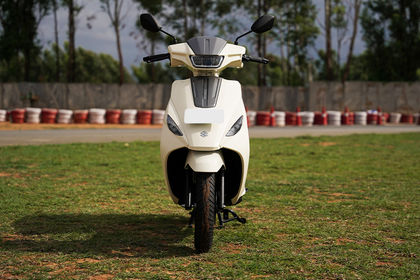 Suzuki e Access Front View Suzuki e Access Front View