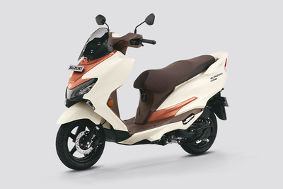 सुजुकी बर्गमैन स्ट्रीट Front Left Quarter View