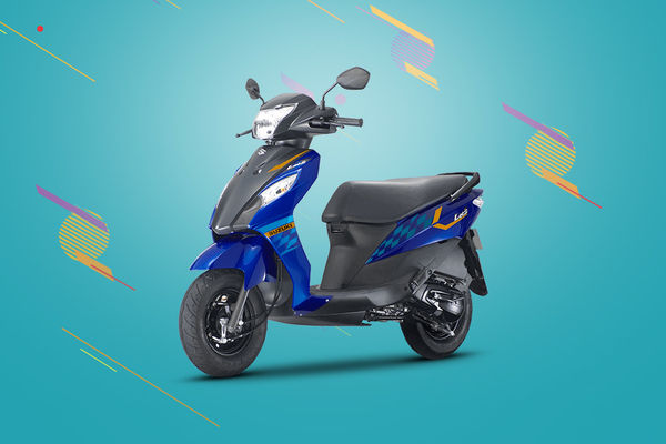 Suzuki Let's Front Left Quarter View