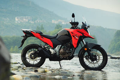 Suzuki V-Strom SX [2022-2024] दाईं ओर का दृश्य