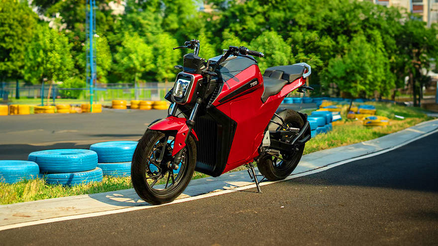 SVITCH CSR 762 Front Left View