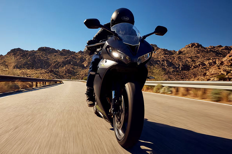 Triumph Daytona 660 image 10