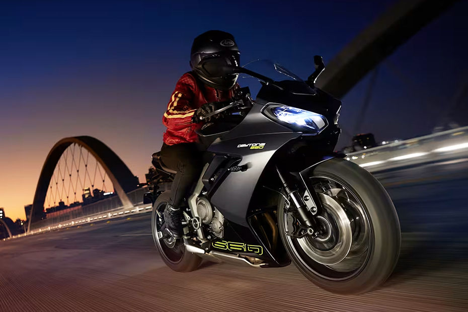 Triumph Daytona 660 image 12