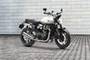 Triumph Speed Twin 1200 फ्रंट राइट व्यू