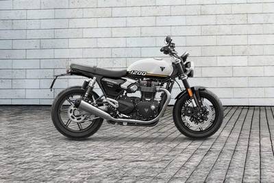 Triumph Speed Twin 1200 दाईं ओर का दृश्य