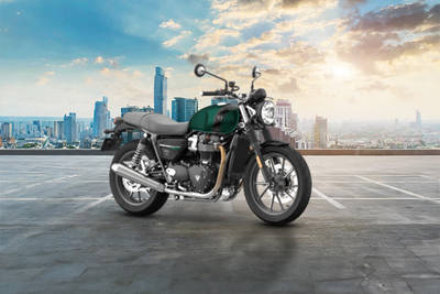 Triumph Speed Twin 900 [2017-2024] फ्रंट राइट व्यू