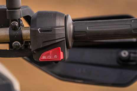 TVS Apache RTX 300 image 17