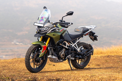 TVS Apache RTX 300 Front Left Quarter View