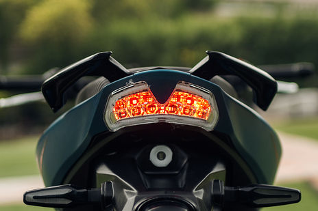 TVS Apache RTR 160 4V — Price, Specs & Colours | Novelty TVS