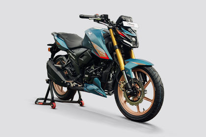 TVS Apache RTR 160 4V Front Right Quarter View TVS Apache RTR 160 4V Front Right Quarter View
