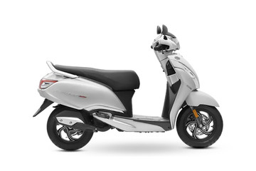 Jupiter Scooty White Colour TVS Jupiter 125 SmartXonnect On Road