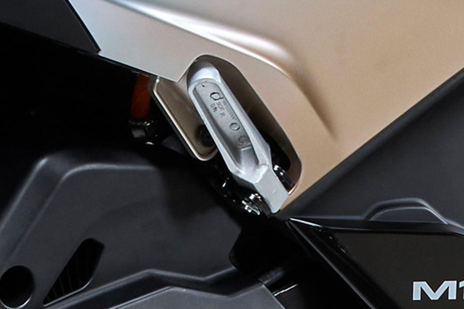 TVS M1-S Electric Maxi-Scooter image 6