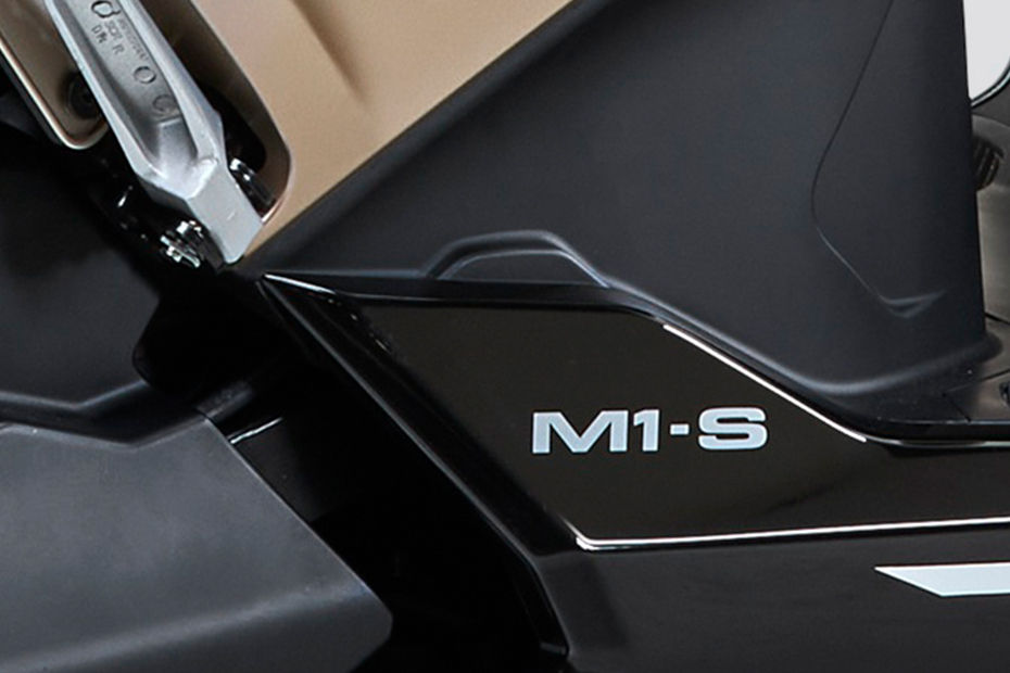 TVS M1-S Electric Maxi-Scooter image 7
