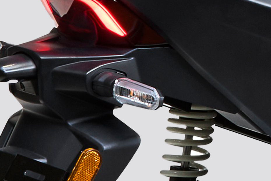TVS M1-S Electric Maxi-Scooter image 4