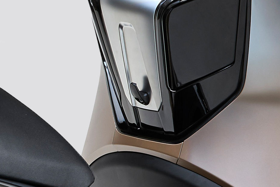 TVS M1-S Electric Maxi-Scooter image 8