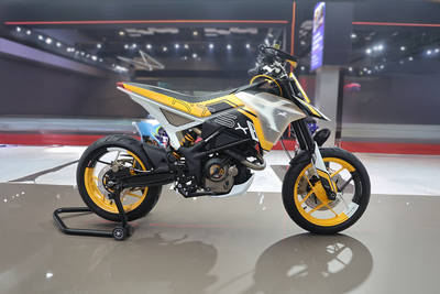 TVS RTSx दाईं ओर का दृश्य