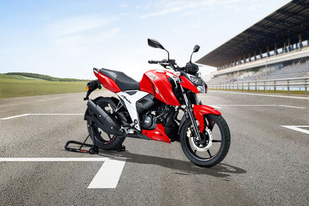 TVS Apache RTR 160 4V Right Side View