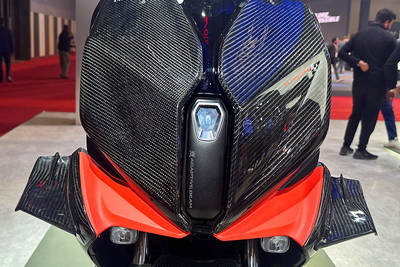 TVS X NFE Concept हेड लाइट
