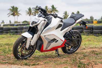 Ultraviolette F77 SuperStreet Front Left Quarter View