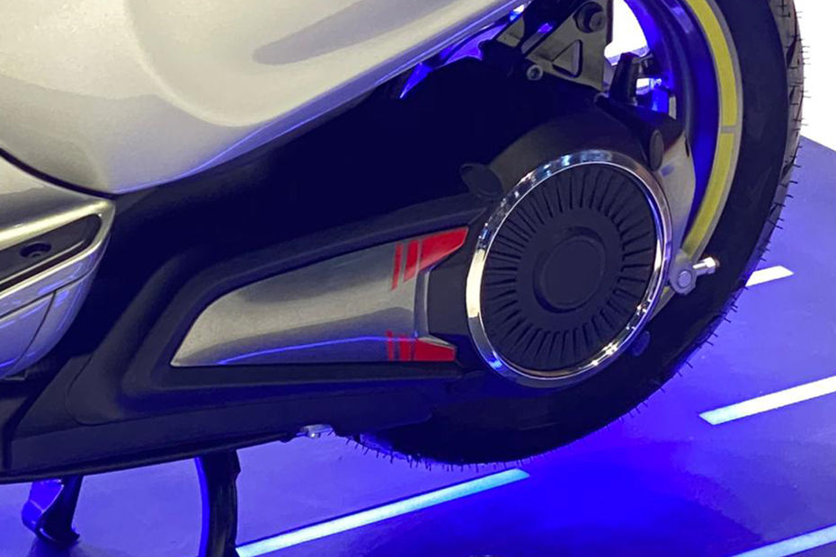 Vespa Electric Scooter image 6