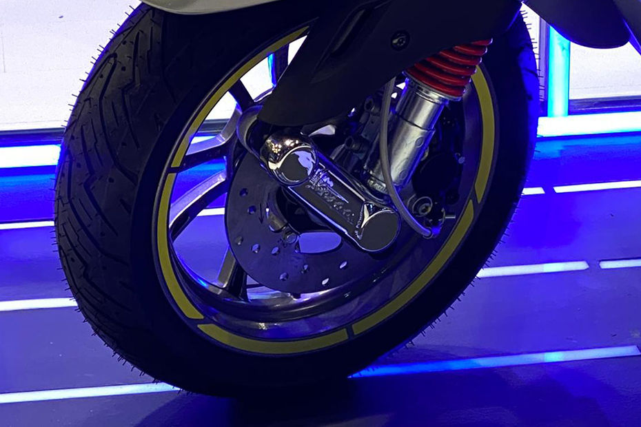 Vespa Electric Scooter image 7