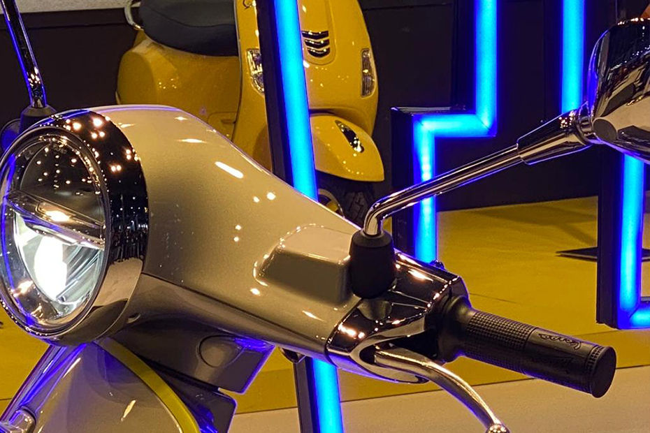 Vespa Electric Scooter image 4