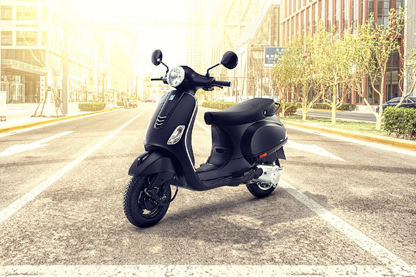 Vespa Notte 125 Front Left Quarter View